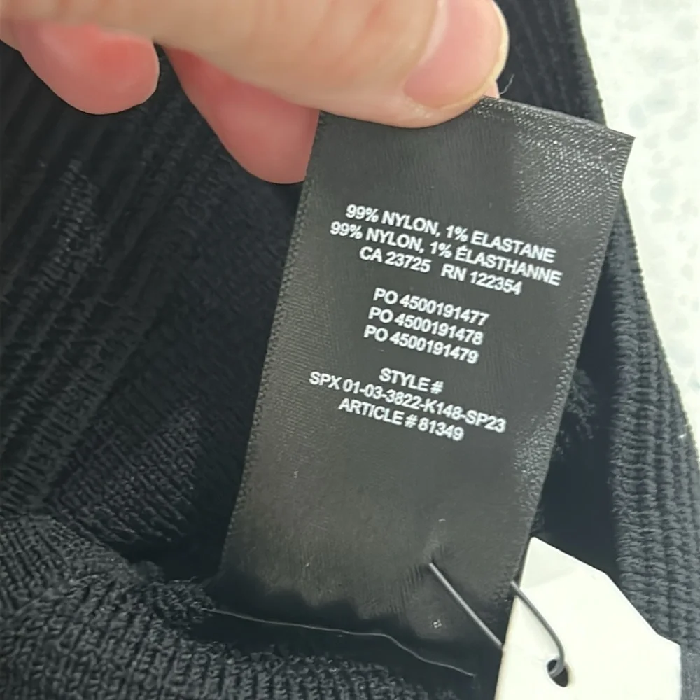 NWOT Aritzia Babaton Sculpt Knit Deep V-Neck Minimalist Crop Tank in Black - L - Picture 7 of 8